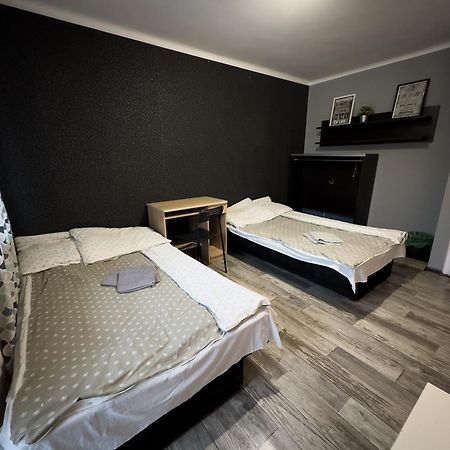 Kwadrat B&B Jalowego ジェシュフ エクステリア 写真